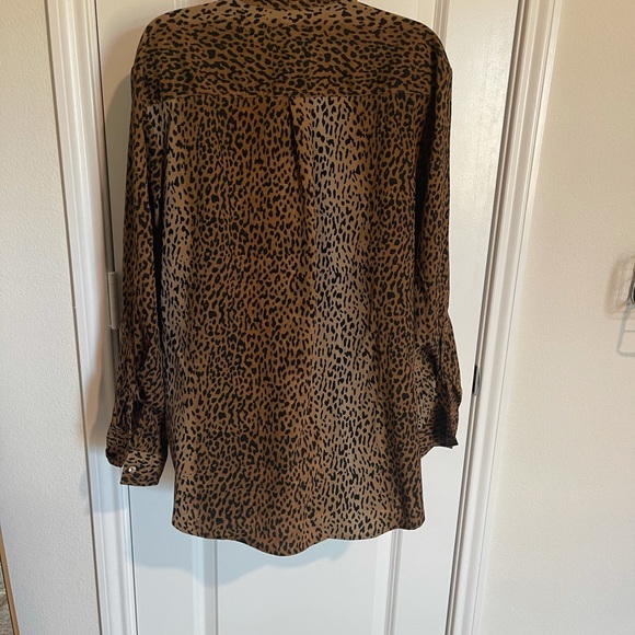 Long sleeved animal print button up blouse - Picture 2 of 4